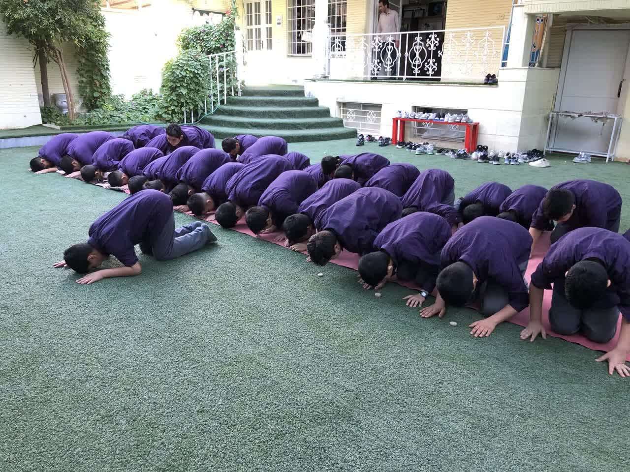 برگزاری نماز جماعت